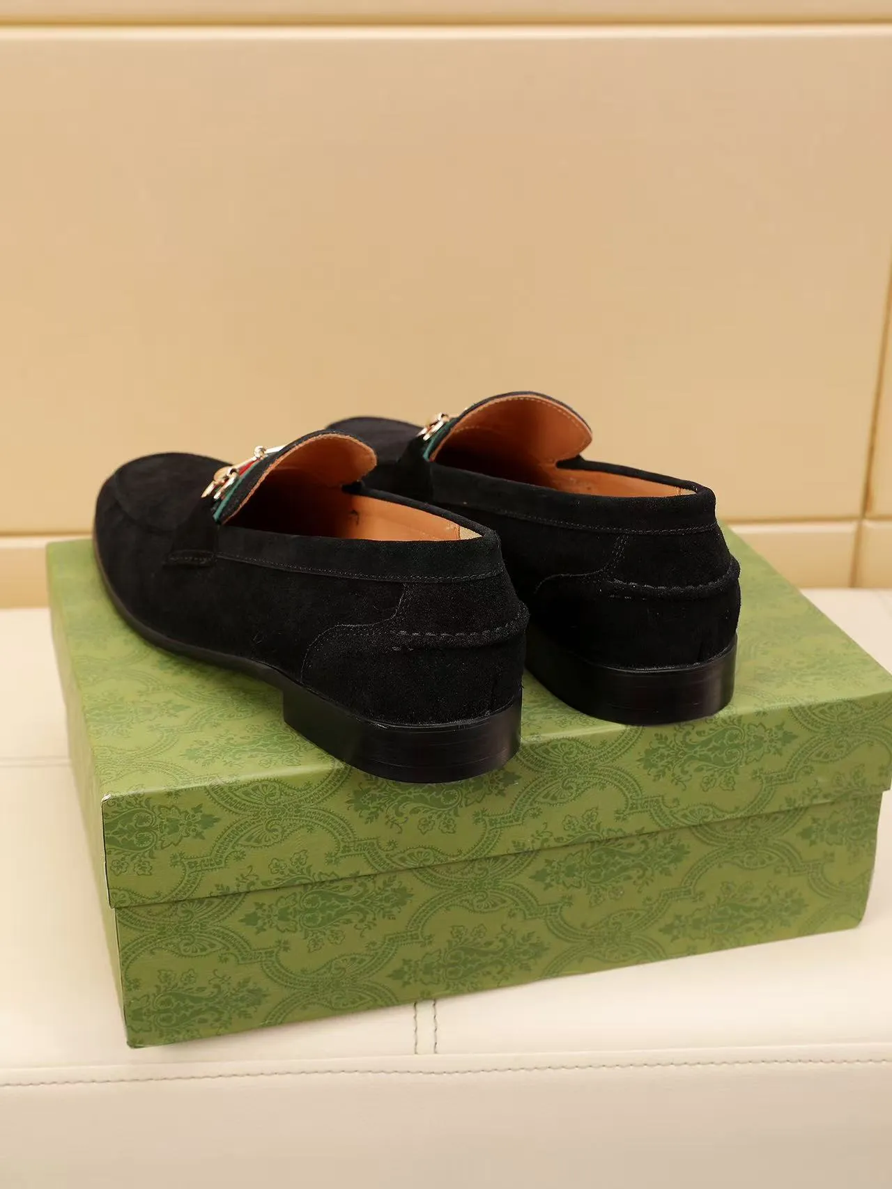 Men's men's shoes 💰440 🆘【GUCCI】Gucci ·🐂里· Hot-selling beanie shoes, top brand luxury, top quality, latest fashion beanie shoes.. The upper is made of original high mercerized smooth cow suede. (Full top-layer water-dyed 🐂 leather and lining). The original stylish and stylish soft rubber wear-resistant and non-slip outsole is light and comfortable on the foot, available in 3 colors! Matching code: 39-45 (38.46. Customized)
